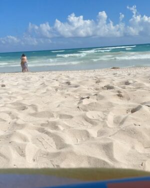 Lena Dunham Instagram - Until I was 10 I was scared of the beach and would cry hysterically if I touched sand. So I guess what I’m saying is have faith, people can CHANGE!!!