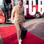 Leon Goretzka Instagram - Bisl müde aber zufrieden. Ab nach München 🥰 @fcbayern