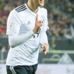 Leon Goretzka Instagram - 2️⃣8️⃣ Happy Birthday, @leon_goretzka! 🎂 Was sagt ihr - ist das Leons bisher schönstes Tor für die Nationalmannschaft? 🔥 #happybirthday #goretzka #dfbteam