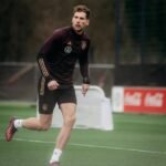 Leon Goretzka Instagram - 🔎 FOKUS im Training. 💪🏼⚽️ #DFB #DFBTEAM 📷 DFB / Philipp Reinhard / Marco Michalzik DFB-Campus