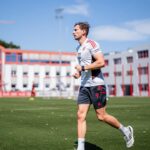 Leon Goretzka Instagram - step by step 💪🏼 liebe Grüße aus dem Reha-Alltag ! Danke für die lieben Nachrichten von euch allen ! @fcbayern