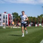 Leon Goretzka Instagram - step by step 💪🏼 liebe Grüße aus dem Reha-Alltag ! Danke für die lieben Nachrichten von euch allen ! @fcbayern