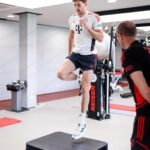 Leon Goretzka Instagram - step by step 💪🏼 liebe Grüße aus dem Reha-Alltag ! Danke für die lieben Nachrichten von euch allen ! @fcbayern