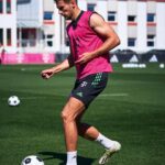 Leon Goretzka Instagram - LEtsGO !! 23/24 🔴⚪️ @fcbayern