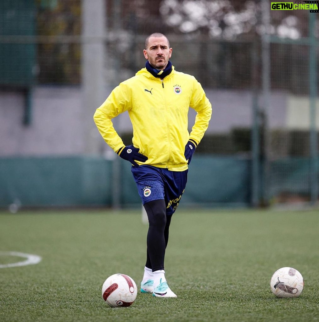 Leonardo Bonucci Instagram - Preparing for Sunday #LB19 Fenerbahçe Spor Kulübü Samandıra Can Bartu Tesisleri