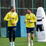 Leonardo Bonucci Instagram - Training on the pitch 🟡🔵