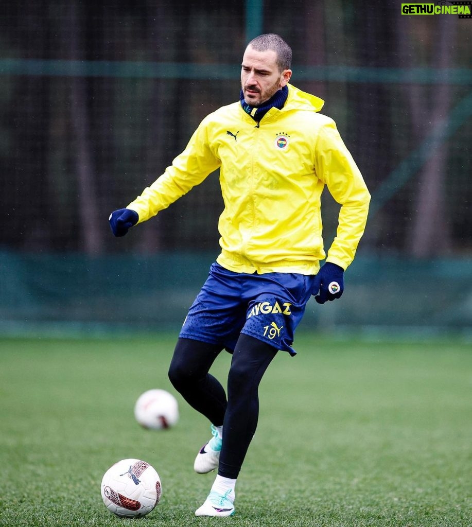 Leonardo Bonucci Instagram - Day by day #LB19 Fenerbahçe Spor Kulübü Samandıra Can Bartu Tesisleri