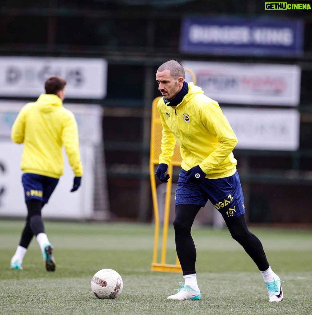 Leonardo Bonucci Instagram - Preparing for Sunday #LB19 Fenerbahçe Spor Kulübü Samandıra Can Bartu Tesisleri