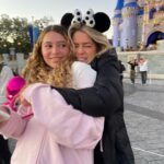 Letícia Spiller Instagram - Que dia lindo e especial, comemorando os seus 13 anos aqui no lugar dos sonhos! É sempre especial chegar no Magic Kingdom! Já quero voltar! Hehe Obrigada @viajecom e @rafaferrah por organizar isso de forma impecável, sem vocês esse momento seria impossível! 💕☀️ @disneyworld.brasil Magic Kingdom, Disney