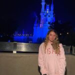 Letícia Spiller Instagram – Que dia lindo e especial, comemorando os seus 13 anos aqui no lugar dos sonhos! É sempre  especial chegar no Magic Kingdom! Já quero voltar! Hehe 
Obrigada @viajecom e @rafaferrah por organizar isso de forma impecável, sem vocês esse momento seria impossível! 💕☀️ @disneyworld.brasil Magic Kingdom, Disney