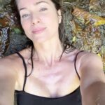 Letícia Spiller Instagram - Colo que cuida 💚 Bom dia , boa semana.