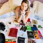 Letícia Spiller Instagram - O que você tem lido? Por aqui, divido sempre as leituras que tenho feito com vocês! A cada livro, um mergulho diferente. Me conta aqui, que livro vc está lendo agora? #diadoleitor