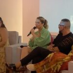 Letícia Spiller Instagram - Um Tbt do último final de semana, do painel (summit) que rolou no @idriofestival, onde tive a oportunidade de falar sobre o propósito da @leciabrasil , e nossa parceria com as Mulheres do Brasil @grupomulheresdobrasilniteroi e Mulheres do Sul Global @mulheresdosulglobal; nossas roupas foram todas confeccionadas com tecidos circulares! União, Força, potência e empreendedorismo.