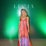 Letícia Spiller Instagram - Chega fim de ano e eu sempre gosto de olhar pra trás e ver tudo o que fiz, realizei…. 2023 foi um ano de muito trabalho, o ano em que completei 50 anos de idade, onde me desafiei em novos projetos, como a @leciabrasil . Que ano gente! Teve muita coisa legal nos trabalhos de audiovisual ; As gravações de Verônica, a estréia da segunda temporada de Cidade Invisível, do filme Um Ano Inesquecível - Inverno, a estreia da primeira temporada de A História Delas. Teve capa de revista, viagens cheias de novas experiências. Me reconectei comigo mesma. Que venha 2024 e mais possibilidades de viver o novo!