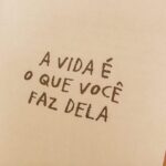 Letícia Spiller Instagram - Será que somos capazes de fazer a paz? Mulheres sendo mortas vítimas de feminicídio o tempo todo. Guerras por ideologias religiosas matando seres humanos. Fronteiras fechadas impedindo a sobrevivência de centenas de refugiados no mundo todo. Crianças baleadas dentro de suas casas, sem a chance de um futuro. Até quando essas guerras vão acontecer? Hoje minha oração é para essas famílias que perderam pessoas amadas . Hoje minha oração é pelo fim dessas guerras, pelo fim dessa desigualdade.