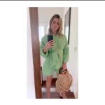 Letícia Spiller Instagram - Fazendo esse post pra contar um pouquinho sobre a história incrível dessa bolsa da @leciabrasil 💚💫 Elas são feitas por mulheres apenadas da penitenciária estadual João Chaves (RN) o recurso recebido por elas pela produção fica em uma conta judicial onde 20% do valor pode ser gasto em itens de higiene pessoal ou para filhos menores de 18 anos e todo o restante do valor fica na conta para elas usarem quando estiverem em liberdade! O projeto potencializa a ressocialização, a autoestima e capacitação. Muito lindo esse trabalho!