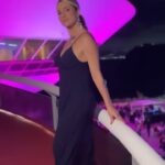Letícia Spiller Instagram - Um pouquinho de como foi a Sexta-feira, 08 de março, dia Internacional da mulher . E eu não poderia estar mais feliz, do que celebrando com mulheres potentes o desfile da @leciabrasil! Foi lindo! Apresentamos a nova coleção de outono inverno no @idriofestival, no MAC em Niterói. Com o apoio do IED RJ, trouxemos para a passarela a proposta leve e sustentável da Lecia. Obrigada Cláudio Silveira pelo convite e por estar de mãos dadas com a gente nesta coleção. Obrigado a todas essas mulheres maravilhosas e poderosas por esta conexão. E se você quiser conhecer mais de pertinho cada peça do desfile, é só acessar o site de Lecia.
