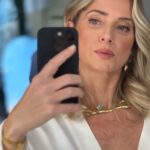 Letícia Spiller Instagram - Que dia lindo!! Nunca é tarde para realizar sonhos! E hoje é real! Lecia chega pra vocês dia 10 de outubro! Aguardem!