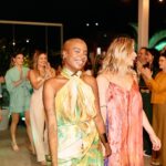 Letícia Spiller Instagram - A @leciabrasil nasceu. Um sonho antigo que compartilho e realizo ao lado de mulheres potentes, @fabiwollner e @eduardawollner. Sempre fui ligada à moda e acredito que nossa roupa reflete o que somos. Lecia é uma marca leve, diversa, com muita energia e personalidade, que envolve arte, sustentabilidade e a inclusão social. Parte dos nossos produtos serão produzidos por mulheres do sistema carcerário potiguar com o objetivo de ressocialização e reinserção no mercado de trabalho. Nosso propósito é unir forças para criarmos um mundo melhor e mais justo. Quero agradecer a todos que fizeram a Lecia acontecer, obrigada também aos meus amigos e convidados queridos pela troca e carinho no evento de lançamento ontem. Te convido a conhecer a, @leciabrasil e toda felicidade em ser. Descubra as peças disponíveis no site: www.leciabrasil.com.br Local: @yoo2rio Bebidas: @grandcruvinhos Banda: @fuzeoficial Dj: @melodanieel Produção executiva: @gibao.criativo Diretor Executivo: @marcusdepedro Diretor Criativo: @melodanieel Head Estratégico: @nattadanttas Redatora: @gabrielaspearsof Diretor de Arte: @lucasflho Fotos: @saulorch