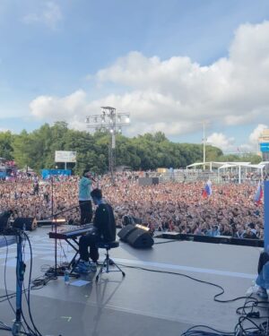 Levan Goroziya Instagram - Открыли сегодня @vk_fest 
Одно удовольствие выступать на своем районе. Парк Горького Навсегда! ❤️
Спасибо горящим глазам напротив и моим парням на сцене!