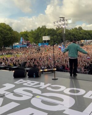 Levan Goroziya Instagram - Открыли сегодня @vk_fest 
Одно удовольствие выступать на своем районе. Парк Горького Навсегда! ❤️
Спасибо горящим глазам напротив и моим парням на сцене!