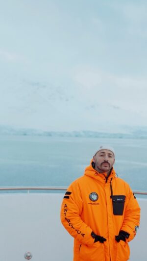 Levan Goroziya Instagram - Я написал эту песню, в 2018 году, во время моего первого посещения Антарктиды. Сидя в теплом контейнере и переживая начавшийся движ с расторжением контракта. Я искал свободу в окружающем меня мире, а оказалось надо было искать внутри себя. И я ее нашел. 
И вот спустя 6 лет, я снова в Антарктиде. С другим настроем и другими эмоциями. Отдаю должное песне, которая показала путь. 
Свобода! 
P.S: Кстати эту песню компания Мета заблокировала в инстаграм, как и несколько других моих песен. Видимо,  слишком «свободная».