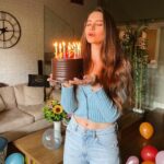 Leyla Lydia Tuğutlu Instagram - Hoş geldin yeni yaş🤗(her ne kadar 2020'den bir şey anlamasak da)arayan soran, mesaj atan herkes..güzel dilekleriniz için teşekkür ederim iyi ki varsınız❤️