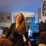 Leyla Lydia Tuğutlu Instagram - Hepimiz için sağlıklı ve mutlu bir sene olsun❤️Happy new year🥂