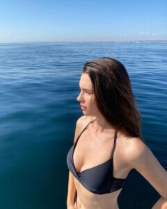 Leyla Lydia Tuğutlu Instagram - Enjoying the last days of summer☀️