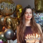 Leyla Lydia Tuğutlu Instagram - Hoş geldin yeni yaşım...bu yıl bize sürprizlerle geldin ve ne çok şey öğrettin..arayan, mesaj atan, güzel dileklerini eksik etmeyen herkese teşekkürler..oğluşumla ilk doğum günüm🥹🎉this year was full of surprises..thank you for your birthday wishes and love..also it's my first birthday with my baby boy🥹✨