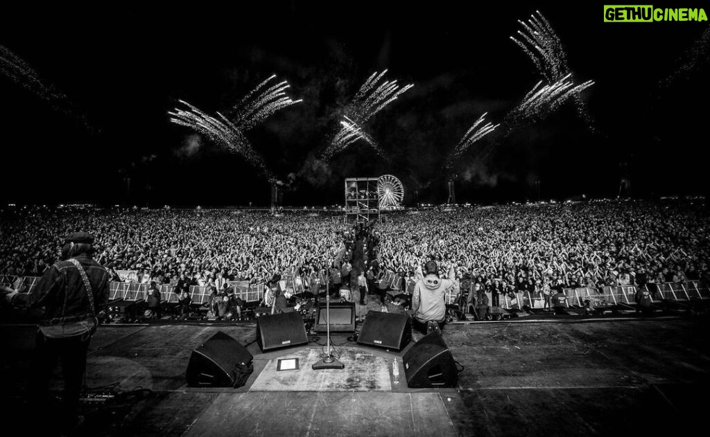 Liam Gallagher Instagram - KNEBWORTH 4th June 2022 📷 @charlielightening Knebworth Park