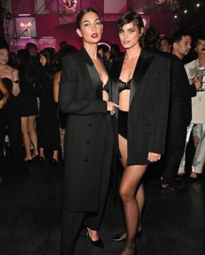 Lily Aldridge Instagram - What a magical night to be back with @VictoriasSecret celebrating #TheTour23 🩷 Thank you for having me for my 10th show 🥹🤗🫶 Love you alllll 🎉🤗🥰
Wearing my fave Love Cloud Bra styled by #CamillaNickerson in @ysl 
Makeup by @hungvanngo 
Hair by @jacobrozenberg 
Nails @nailglam 
Red Carpet photos by @taylorehill 
Thank you @raulmartinez1024 ❤️
