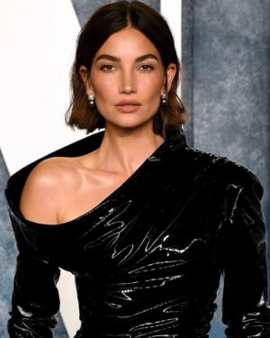 Lily Aldridge Instagram - Night out with @VanityFair✨ 
Wearing Gorgeous @balmain by @olivier_rousteing 💋
Pearls by @official_mikimoto 🖤
Shoes for danicing all night @jimmychoo 💃🏽
Styled by @daniellegoldberg 
Makeup by @hungvanngo 
Hair by @jacobrozenberg 

#VFOscars
#VanityFairOscarParty 
@gettyentertainment