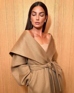 Lily Aldridge Instagram - Dreamy Morning @MaxMara 🖤