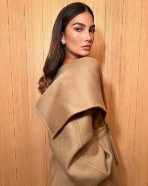 Lily Aldridge Instagram - Dreamy Morning @MaxMara 🖤