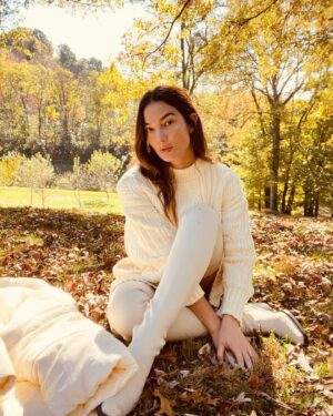 Lily Aldridge Instagram - Every step counts toward a better world @HM ❤️ #IAmTheFuture #HM #HMXME #Ad 🌎🦋