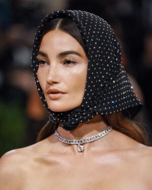 Lily Aldridge Instagram - @VogueMagazine #MetGala2022 Wearing the most Beautiful Custom Gown by @khaite_ny & Stunning @Bvlgari Diamonds🖤 Thank you to the entire Khaite Team @cateholstein for creating this dress for your Met Gala Debut! I felt so beautiful & you all took great love & care to make this dress  for me 🥀
Thank you to my amazing team!!!!
Styled by @daniellegoldberg 
Hair by @brycescarlett 
Makeup by @cyndlekomarovski