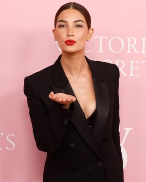 Lily Aldridge Instagram - What a magical night to be back with @VictoriasSecret celebrating #TheTour23 🩷 Thank you for having me for my 10th show 🥹🤗🫶 Love you alllll 🎉🤗🥰
Wearing my fave Love Cloud Bra styled by #CamillaNickerson in @ysl 
Makeup by @hungvanngo 
Hair by @jacobrozenberg 
Nails @nailglam 
Red Carpet photos by @taylorehill 
Thank you @raulmartinez1024 ❤️