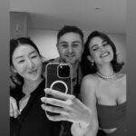 Lily James Instagram - I’m a little late... But this was the Golden Globes ♥️ Honoured to have been there Thank you @donatella_versace @charlottetilbury @onlynaturaldiamonds @harrywinston 🤍 And of course @rebeccacorbinmurray @ninapark @halleybrisker @betina_goldstein @taralcassandro damn I loved the chilled vibes x @shilabeautycenter