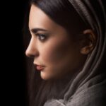 Linda Kiani Instagram - با عينك اوهام خود ديدم جهان را سربسر پس این جهان بینی من هرگز نباشد معتبر درعالم وابستگي ديدم هرانچه ديده ام در عالم وارستگی دنیا بود طور دگر...