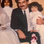 Linda Kiani Instagram - منه که سالها پیش متاسفانه در یک ظهر عاشورا در یک تصادف از ناحیه گردن دچار آسیب شد و الان بیش از ده ساله که در رختخواب است… اوایل این اتفاق ناگوار من بارها خواستم ببینمش ولی نوشین که حال مساعدی نداشت حاضر نشد کسی به ملاقاتش برود تا اینکه یکی دو ماه پیش موفق شدم باهاش حرف بزنم و از حال و روزش که البته این سالها پیگیرش بودم از زبون خودش مطلع شوم… دوستان عزیزم میخوام ازتون خواهش کنم دست به دست هم بدیم و هرکس هرچقدر که در توان داره به نوشین عزیز ما کمک کنه تا امیدی که به تازگی برایش پیش اومده را روشن کنیم تا به لطف خدا و ما بتونه دوباره با پاهاش راه برود… 6362141114214266 نوشین کرمی- بانک آینده