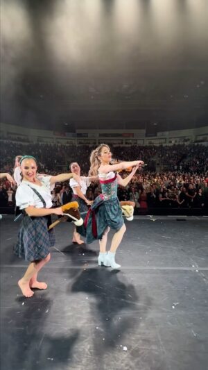 Lindsey Stirling Instagram - #sleighride #tour