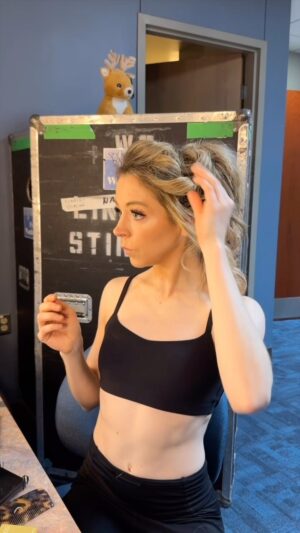Lindsey Stirling Instagram - #dayinthelife #tour