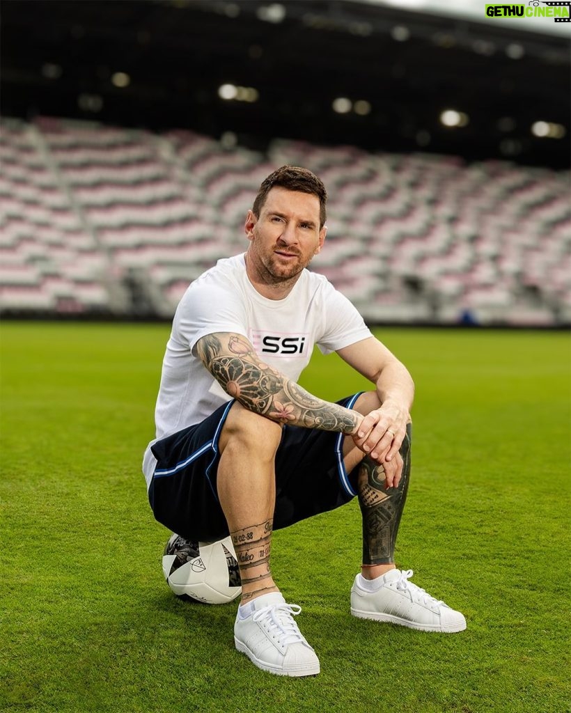 Lionel Messi Instagram - ROSA Vibes 🦩🌴 @themessistore
