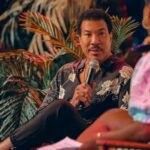 Lionel Richie Instagram - Hello from the Bahamas! 🎶🏝️ Up close and personal!! Get ready, tonight we will be dancing on the ceiling!! Atlantis at the Bahamas