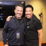 Lionel Richie Instagram - Starting a band…😂 @davewinfieldhof @jimmykimmel @magicjohnson Photo : Dirk Vanoucek The Forum