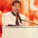 Lionel Richie Instagram - Shake it, like a Polaroid picture… 📸
