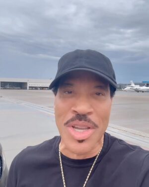 Lionel Richie Instagram - Birthday bliss! Your heartfelt messages have touched my soul and made me feel incredibly special. Thank you, everyone! 🥳🎈🙏🎂 - Wiesbaden, Germany I’m coming your way! see you tonight 💥