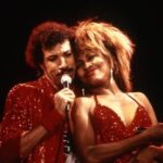 Lionel Richie Instagram - What a life! What a show! What a talent! Your resilience was a lesson for us all. I will miss you, my dear friend! Thanks for the memories…🕊️🖤 #tinaturner