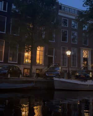 Lionel Richie Instagram - Exploring Amsterdam and cruising through their iconic canals… 🛶 🎂🥳
